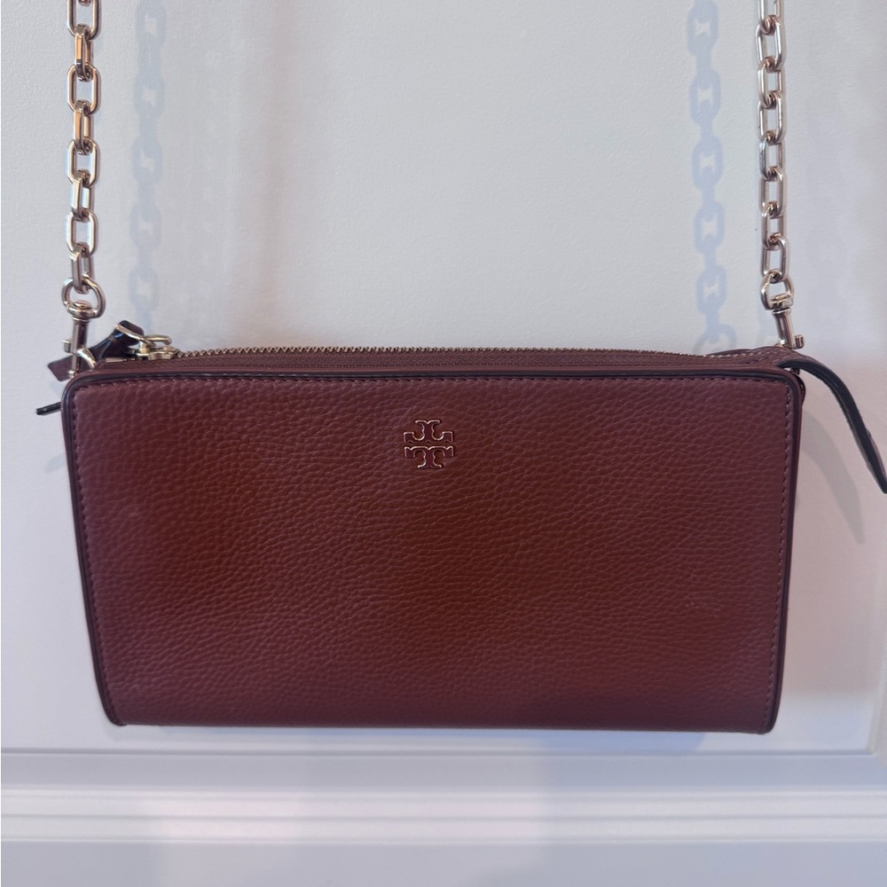 Tory Burch Carter Slim Leather Crossbody Bag in Tan